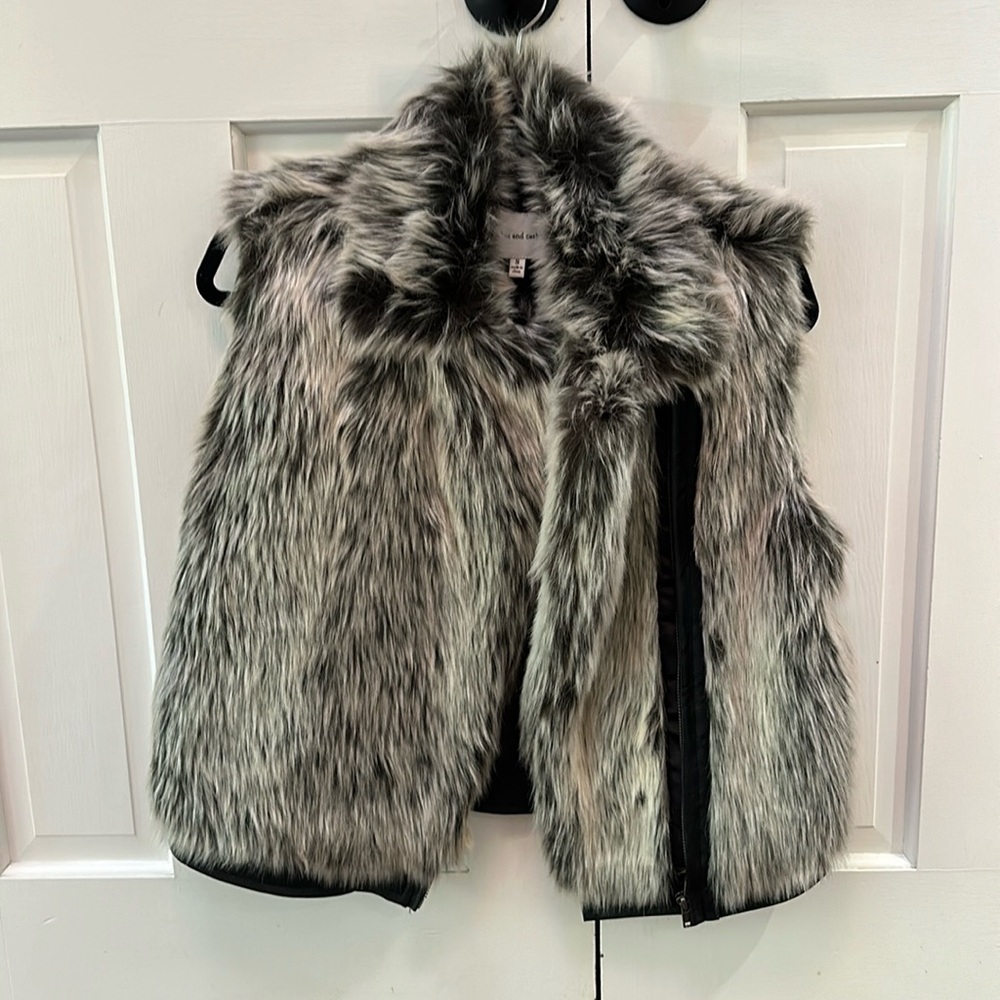 Cupcakes and Cashmere faux fur zip up vest. Size S Black/Cream